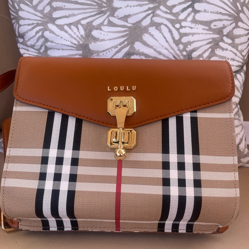 Woman’s Purse - Picture 4 of 5